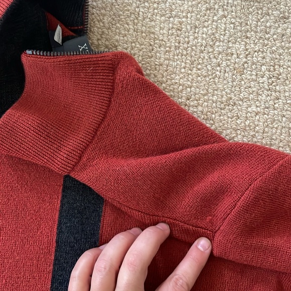 Men’s Ibex Wool Sweater - Size Small - rusty red color - Picture 7 of 8